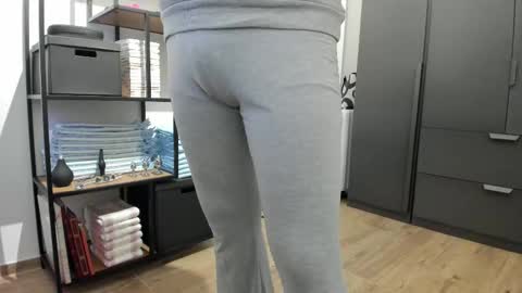 pampersandspanking online show from February 18, 2026, 9:27 am