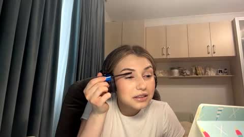 Lia online show from June 17, 2026, 2:18 pm