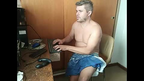 Snapshot of panchomadrid chatting on April 10, 2026, 1:49 pm Pancho Madrid online show from April 10, 2026, 1:49 pm