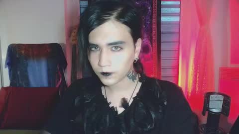 In bio online show from November 14, 2025, 6:45 am