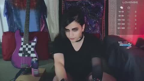 In bio online show from November 27, 2025, 2:13 am