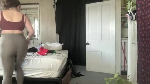 Snapshot of pantiesofthefae chatting on February 24, 2025, 2:37 pm Pantiesofthefae online show from February 24, 2025, 2:37 pm