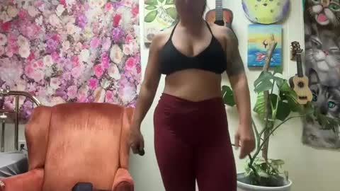 Snapshot of pantiesofthefae chatting on September 16, 2025, 11:22 am Pantiesofthefae online show from September 16, 2025, 11:22 am