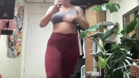 Snapshot of pantiesofthefae chatting on October 6, 2025, 10:23 am Pantiesofthefae online show from October 6, 2025, 10:23 am