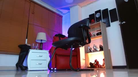 PAOLA  online show from December 1, 2025, 10:42 am