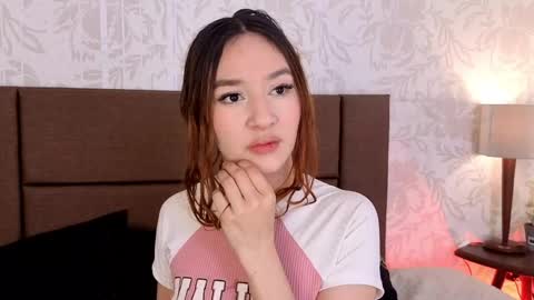 paolagh_ online show from April 21, 2026, 3:24 am