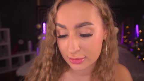 Lia online show from January 3, 2025, 6:35 pm