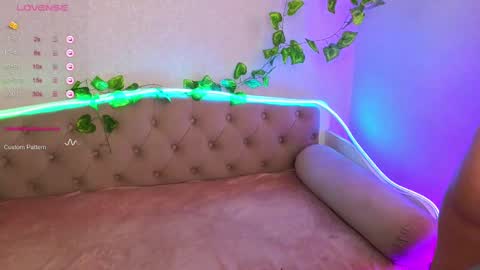 Snapshot of paradisepleasure_ chatting on February 21, 2025, 5:02 am Allie  Alex Thumbs up if you like us online show from February 21, 2025, 5:02 am