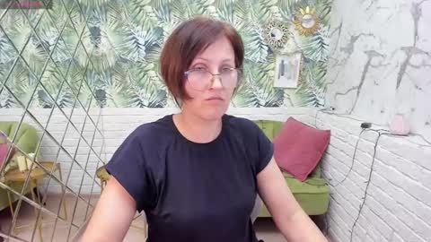 Snapshot of paris_cherry chatting on January 8, 2025, 11:30 pm Paris online show from January 8, 2025, 11:30 pm
