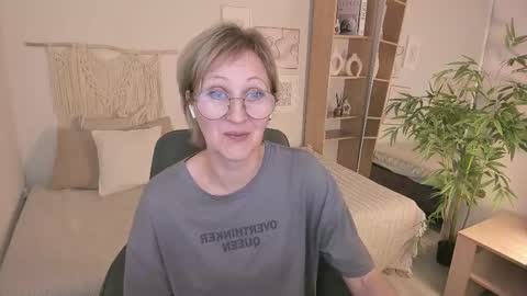 Snapshot of paris_cherry chatting on October 26, 2025, 8:26 pm Paris online show from October 26, 2025, 8:26 pm