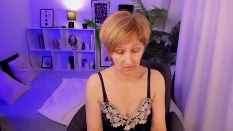 Snapshot of paris_cherry chatting on May 24, 2026, 5:51 pm Paris online show from May 24, 2026, 5:51 pm