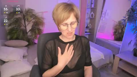 Snapshot of paris_cherry chatting on May 27, 2026, 6:49 pm Paris online show from May 27, 2026, 6:49 pm