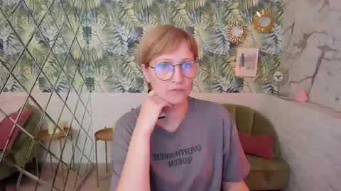 Snapshot of paris_cherry chatting on May 30, 2026, 6:05 pm Paris online show from May 30, 2026, 6:05 pm