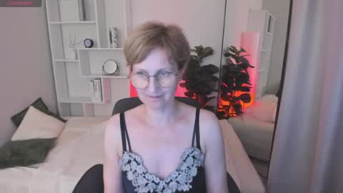 Snapshot of paris_cherry chatting on June 7, 2026, 4:49 am Paris online show from June 7, 2026, 4:49 am