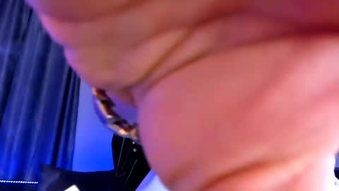 Paris online show from March 2, 2025, 5:12 am