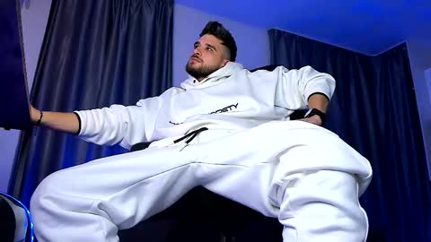 Paris online show from October 7, 2025, 7:33 pm