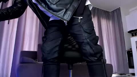 Paris online show from April 14, 2026, 10:32 am