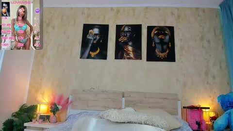 Snapshot of paris_x_hilton chatting on March 3, 2025, 7:21 am Paris online show from March 3, 2025, 7:21 am