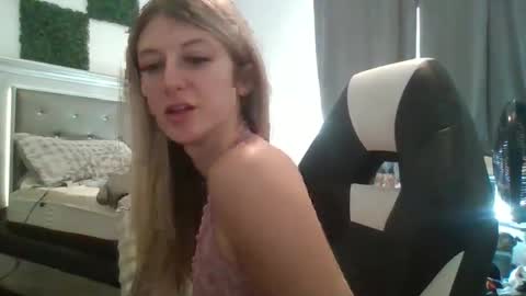 parisbaby2000 online show from January 13, 2026, 2:55 pm