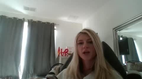 parisbaby2000 online show from February 27, 2026, 2:28 pm