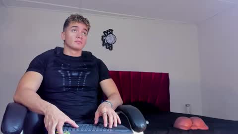 Snapshot of paul_george212 chatting on September 23, 2025, 2:09 pm Paull George online show from September 23, 2025, 2:09 pm