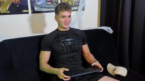 Snapshot of paul_george212 chatting on October 18, 2025, 5:43 am Paull George online show from October 18, 2025, 5:43 am