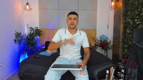 Snapshot of paul_rivera chatting on December 1, 2024, 8:09 pm Paul Rivera online show from December 1, 2024, 8:09 pm