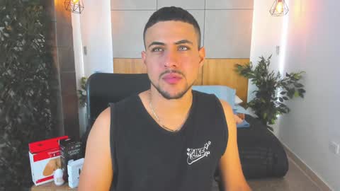 Snapshot of paul_rivera chatting on December 10, 2024, 8:05 pm Paul Rivera online show from December 10, 2024, 8:05 pm