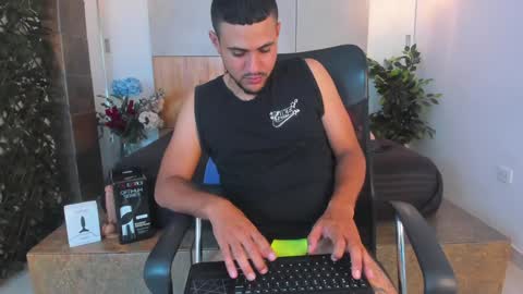 Snapshot of paul_rivera chatting on December 28, 2024, 8:47 pm Paul Rivera online show from December 28, 2024, 8:47 pm