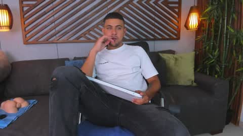 Snapshot of paul_rivera chatting on January 11, 2025, 7:27 pm Paul Rivera online show from January 11, 2025, 7:27 pm