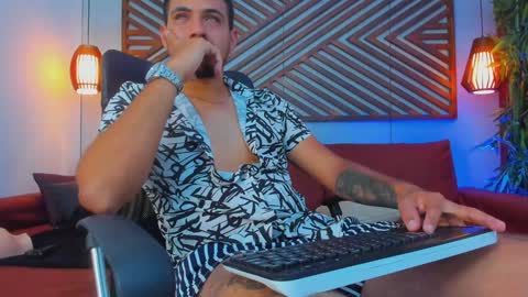 Snapshot of paul_rivera chatting on February 5, 2025, 12:31 am Paul Rivera online show from February 5, 2025, 12:31 am