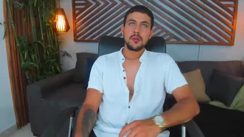 Snapshot of paul_rivera chatting on February 13, 2025, 12:35 am Paul Rivera online show from February 13, 2025, 12:35 am