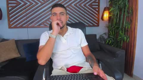 Snapshot of paul_rivera chatting on March 7, 2025, 8:11 pm Paul Rivera online show from March 7, 2025, 8:11 pm