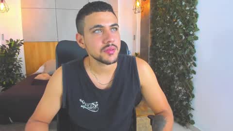 Snapshot of paul_rivera chatting on March 12, 2025, 9:03 pm Paul Rivera online show from March 12, 2025, 9:03 pm
