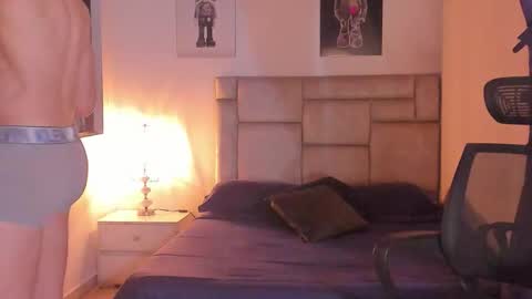 PAUL ROGER online show from April 11, 2026, 11:42 pm