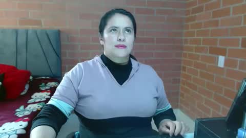 paula__117 online show from April 8, 2026, 9:26 pm