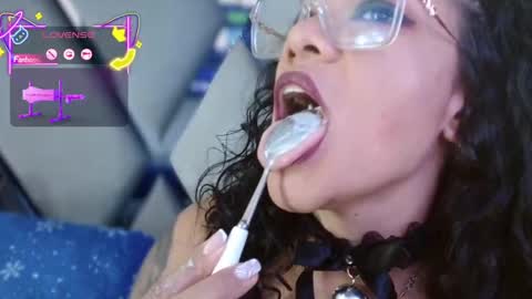 Paula online show from November 8, 2025, 2:39 pm