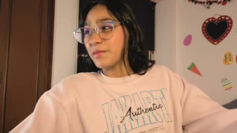 Paula  online show from April 9, 2026, 2:11 am
