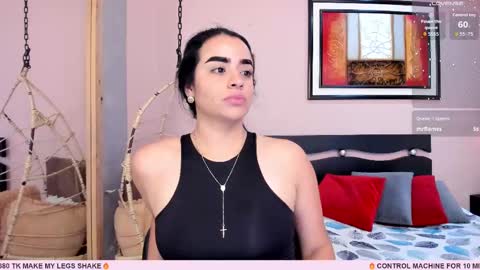      online show from October 3, 2025, 7:44 pm