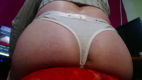 PAULA VALENTINA online show from November 17, 2025, 12:27 am