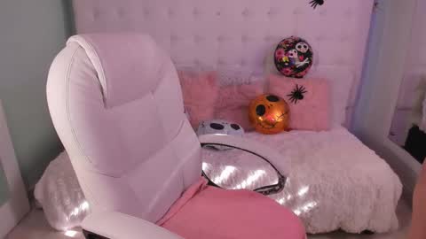 paulha_miller online show from October 24, 2025, 1:07 pm