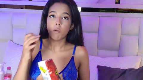 Paulina  online show from November 24, 2025, 8:08 pm