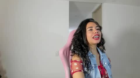 Snapshot of paulina_dossantos chatting on December 19, 2024, 8:34 pm paulina online show from December 19, 2024, 8:34 pm