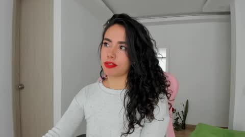 Snapshot of paulina_dossantos chatting on February 14, 2025, 9:53 pm paulina online show from February 14, 2025, 9:53 pm