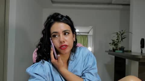 Snapshot of paulina_dossantos chatting on March 11, 2025, 12:00 am paulina online show from March 11, 2025, 12:00 am