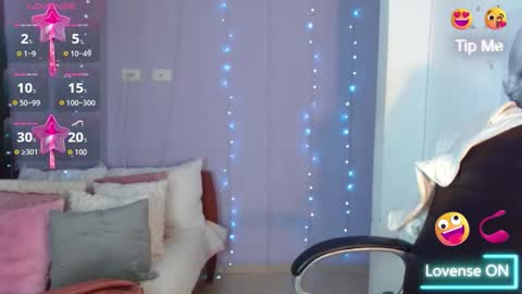 paulina online show from November 25, 2025, 2:39 pm