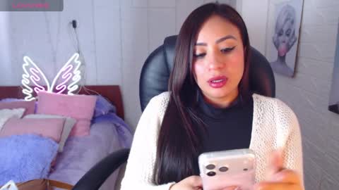 Snapshot of paulina_galvis2700 chatting on April 1, 2026, 5:10 pm paulina online show from April 1, 2026, 5:10 pm
