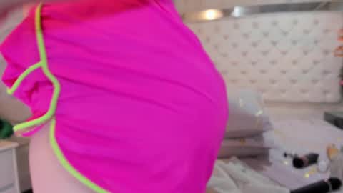 paulinabelen21 online show from February 21, 2025, 7:01 am