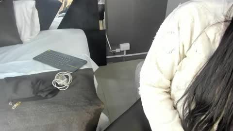 Paulina online show from April 18, 2026, 11:47 am