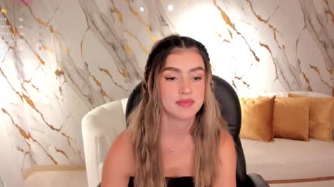 Paulina Santos  online show from March 6, 2025, 7:21 pm